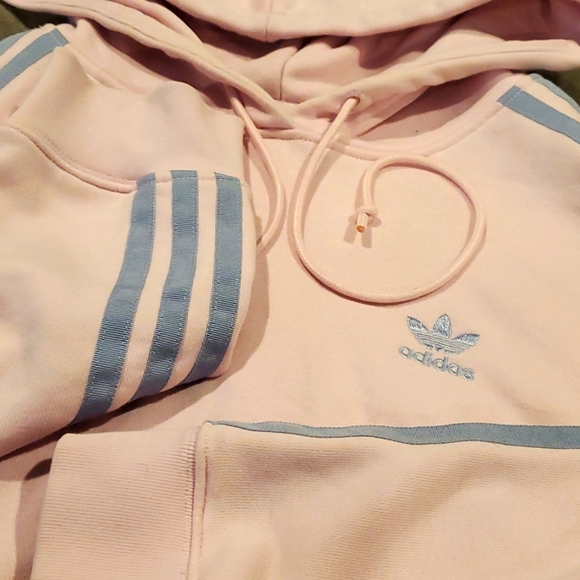 💥MOVING SALE💥 EVERYTHING MUST GO ❤️‍🔥 RARE Adidas floral embroidered hoodie - Picture 2 of 6